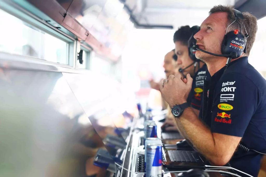 Il team principal della Red Bull Christian Horner al muretto