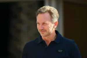 Christian Horner nel paddock del Circuito del Bahrain per i test pre-stagionali 2024