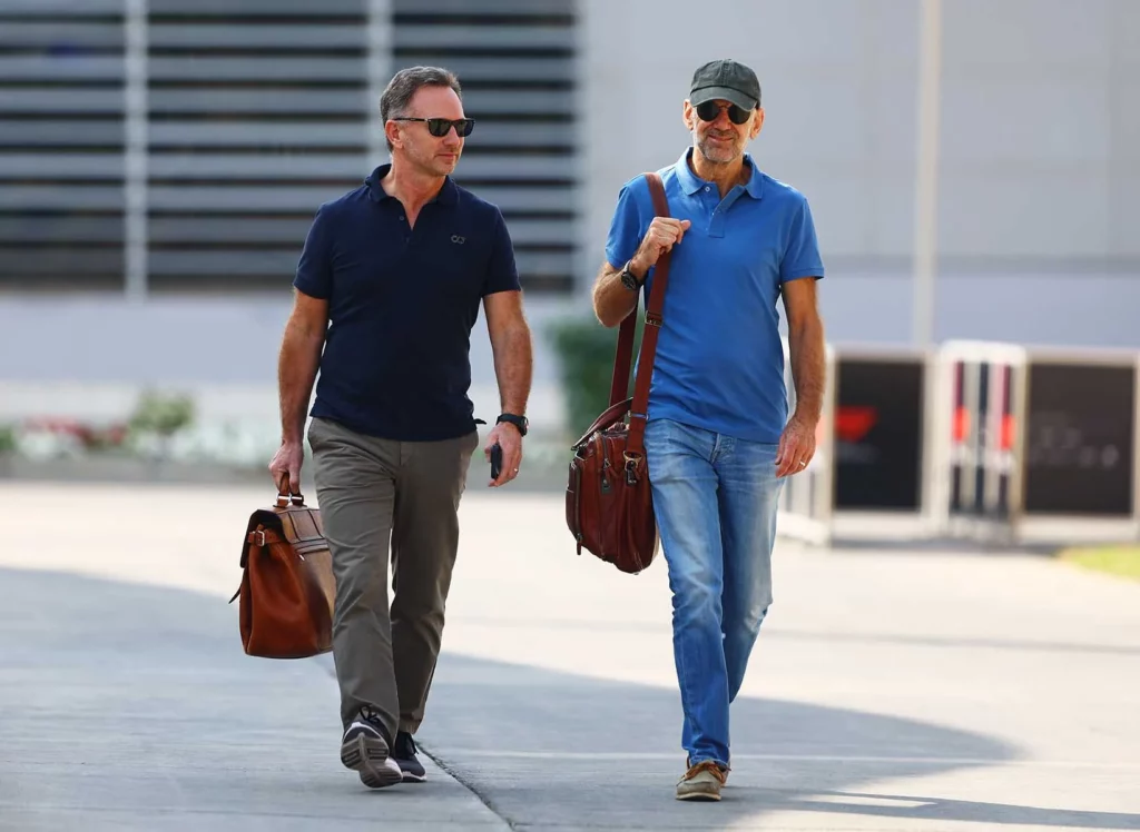 Christian Horner ed Adrian Newey nel paddock del Circuito del Bahrain per i test pre-stagionali 2024