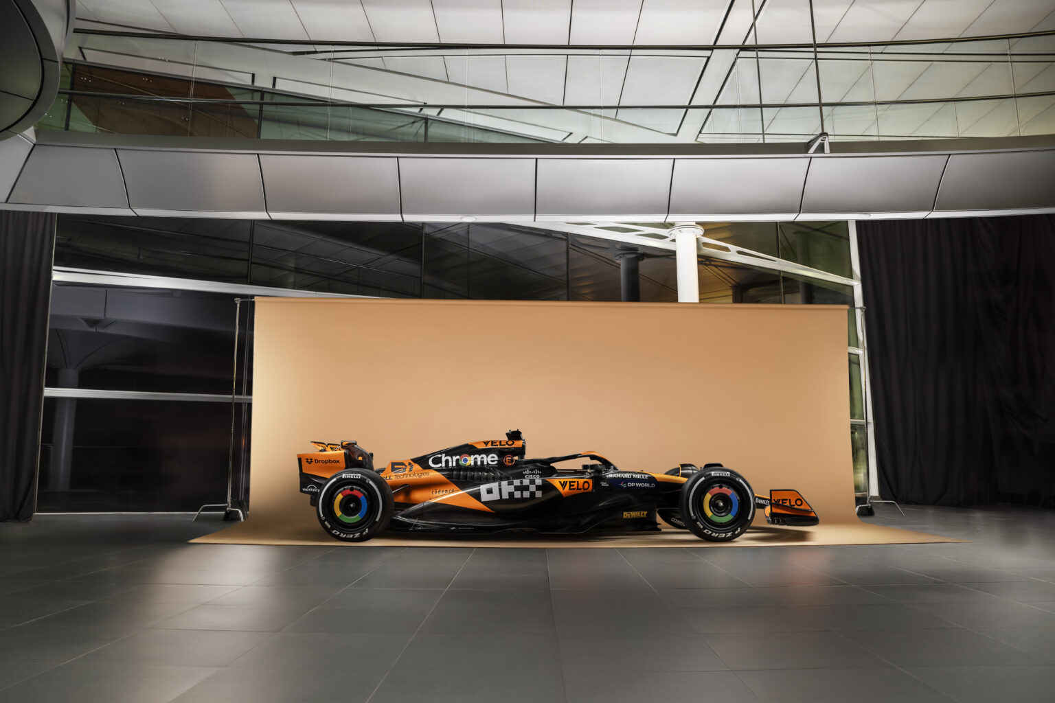 MCL38 side © McLaren Media