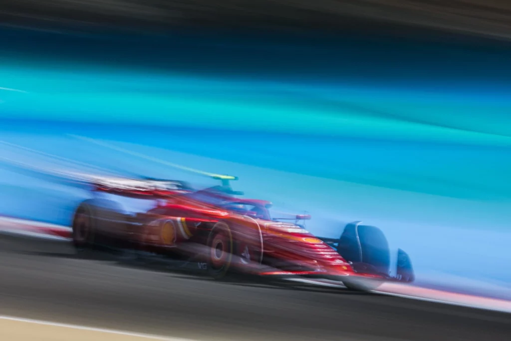 la SF-24 di Carlos Sainz durante le fp1 del gp del bahrain