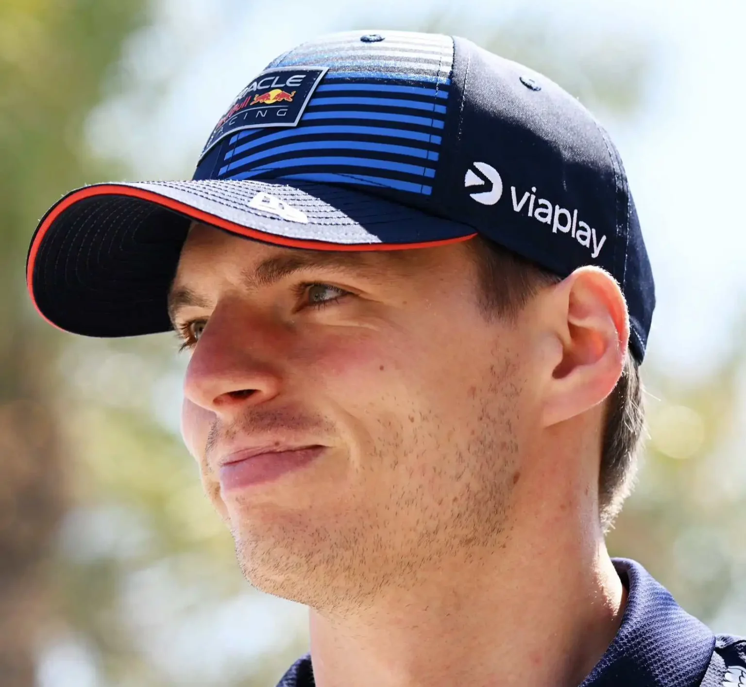 Red Bull, Verstappen: “Abbiamo incontrato qualche problema di bilanciamento” Max Verstappen nel paddock del Bahrain
