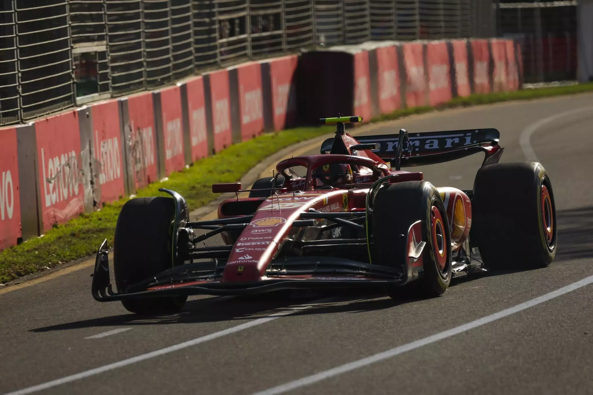 Carlos Sainz in pista durante il GP d'Australia