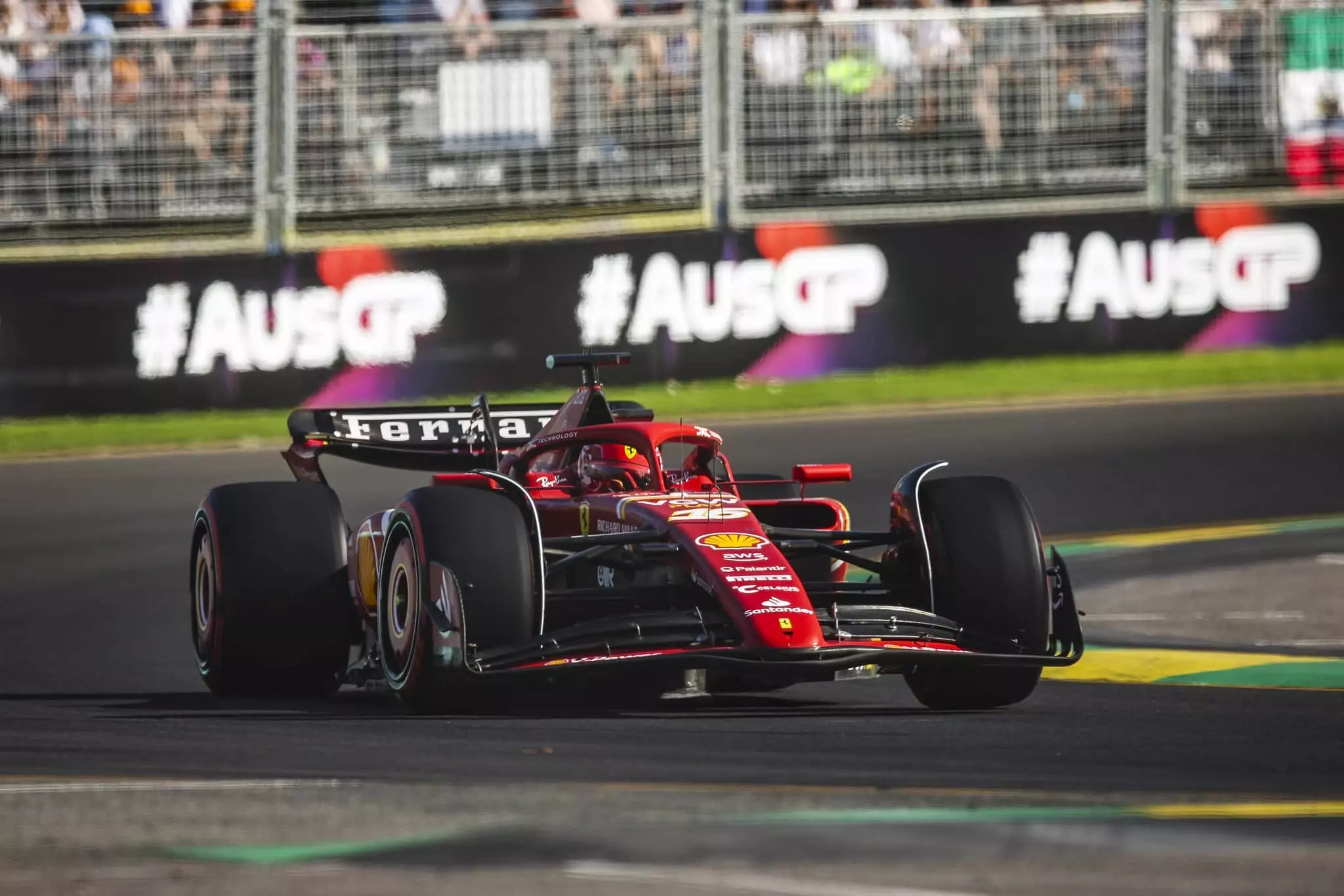 Leclerc in azione durante le qualifiche del GP d'Australia