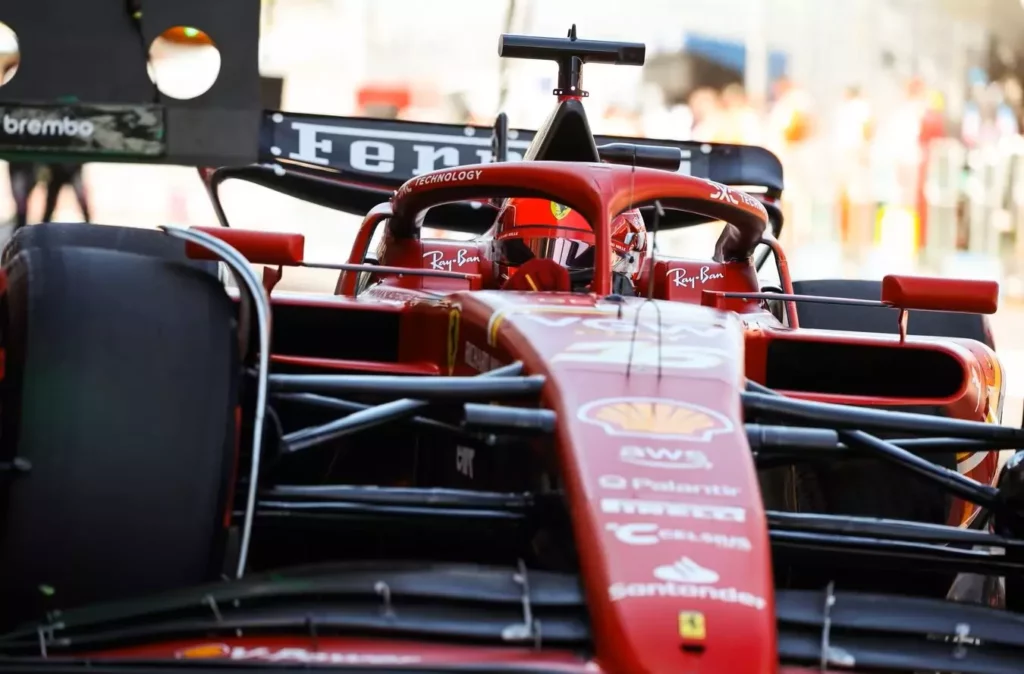 Ferrari, arrivano gli aggiornamenti al fondo per il GP del Giappone Ferrari ai box con Leclerc in Australia: chissà che nel GP del Giappone non arrivino aggiornamenti al fondo