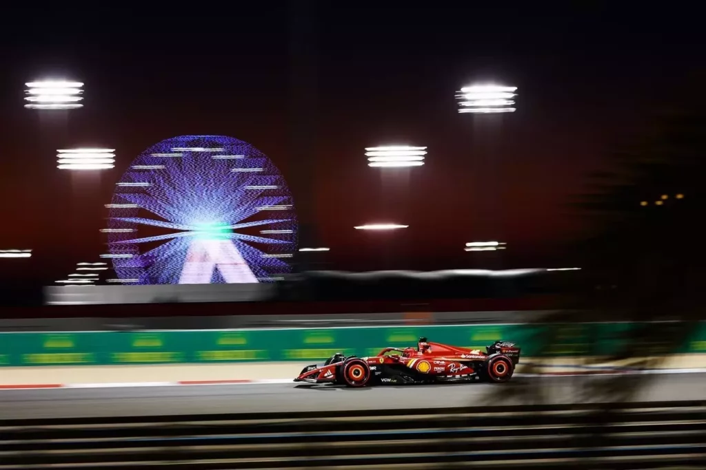 Charles Leclerc in pista durante le libere del GP del Bahrain