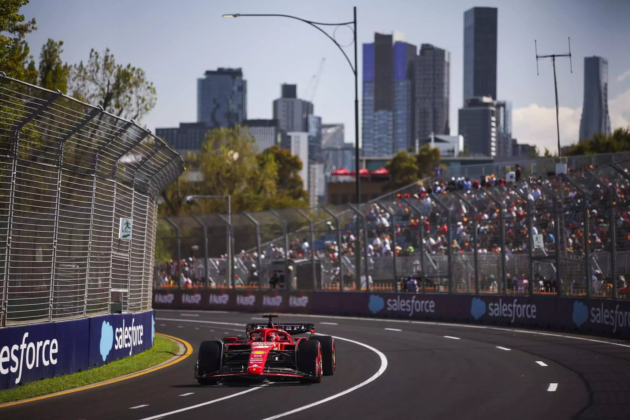 Charles Leclerc in pista durante le FP2 del GP d'Australia