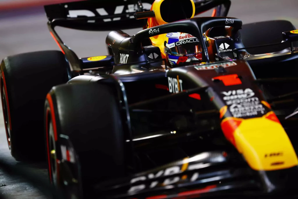 Verstappen in pista durante le qualifiche del GP del Bahrain