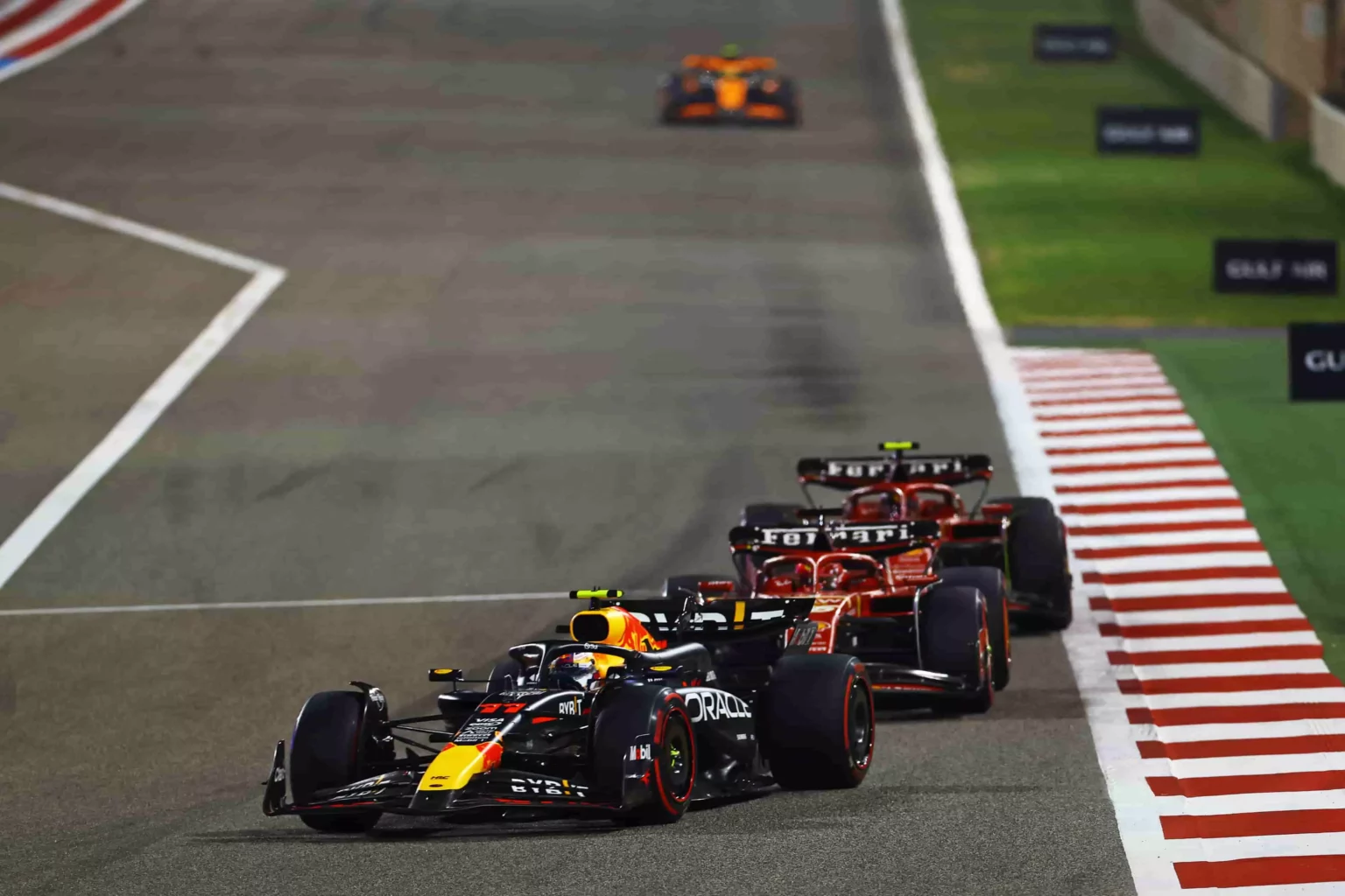 GP Bahrain, gli ascolti tv su Sky e NOW Sergio Perez in pista durante il GP del Bahrain seguito da Sainz e Leclerc