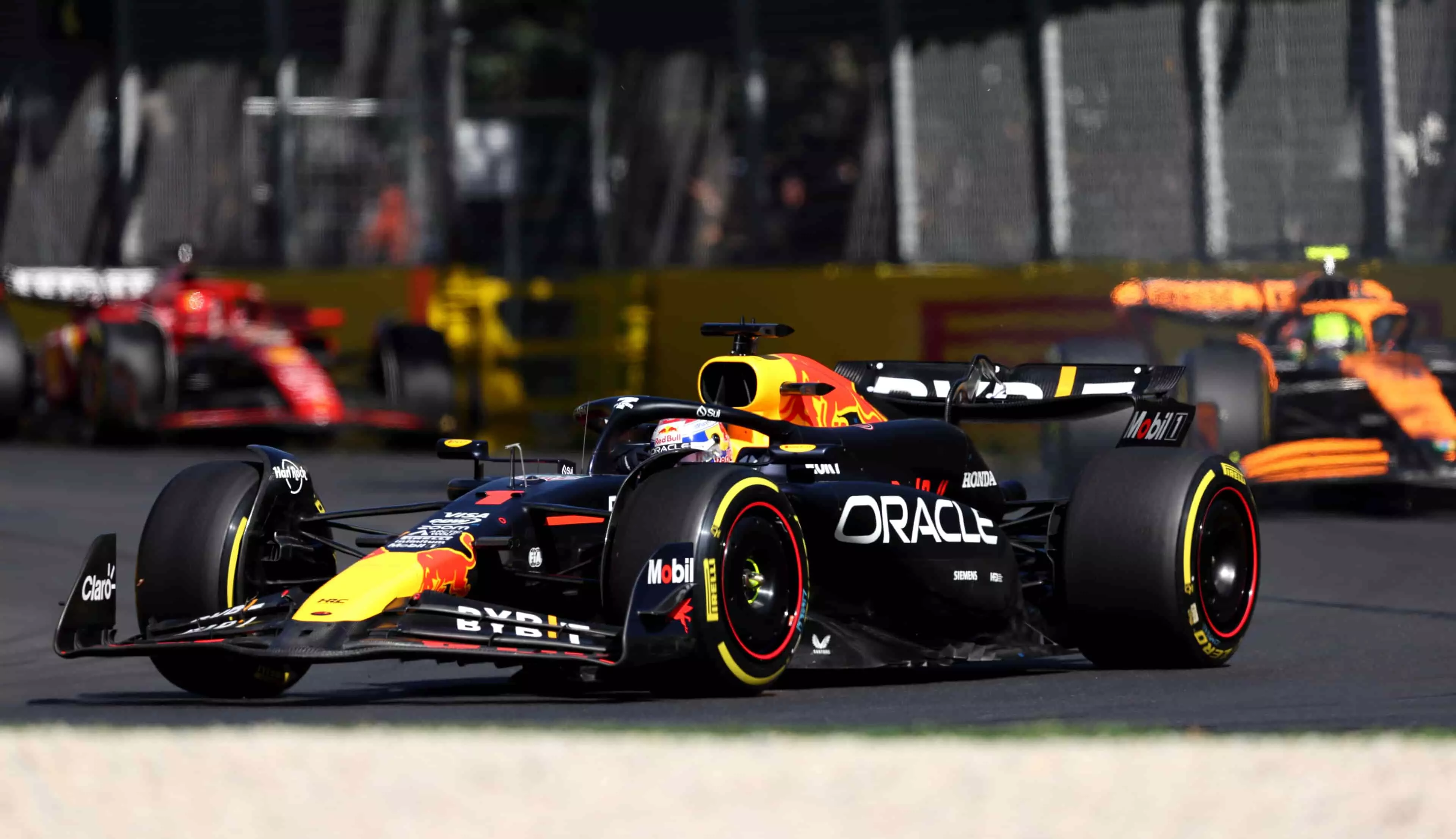 Max Verstappen in pista durante il GP d'Australia