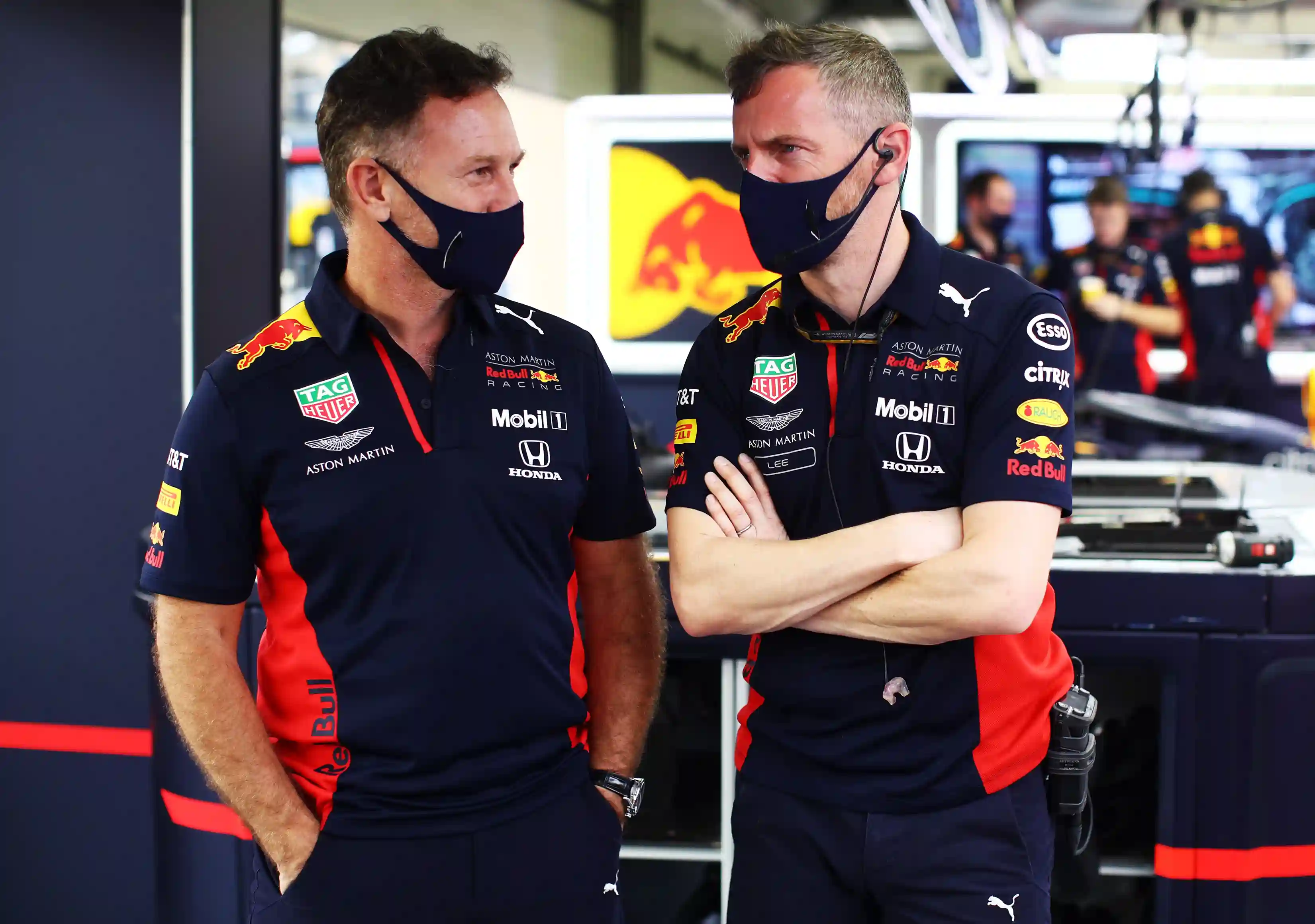 BAHRAIN, BAHRAIN - DECEMBER 04: Red Bull Racing Team Principal Christian Horner talks with Red Bull Racing No1 mechanic Lee Stevenson in the garage during practice ahead of the F1 Grand Prix of Sakhir at Bahrain International Circuit on December 04, 2020 in Bahrain, Bahrain. (Photo by Mark Thompson/Getty Images)