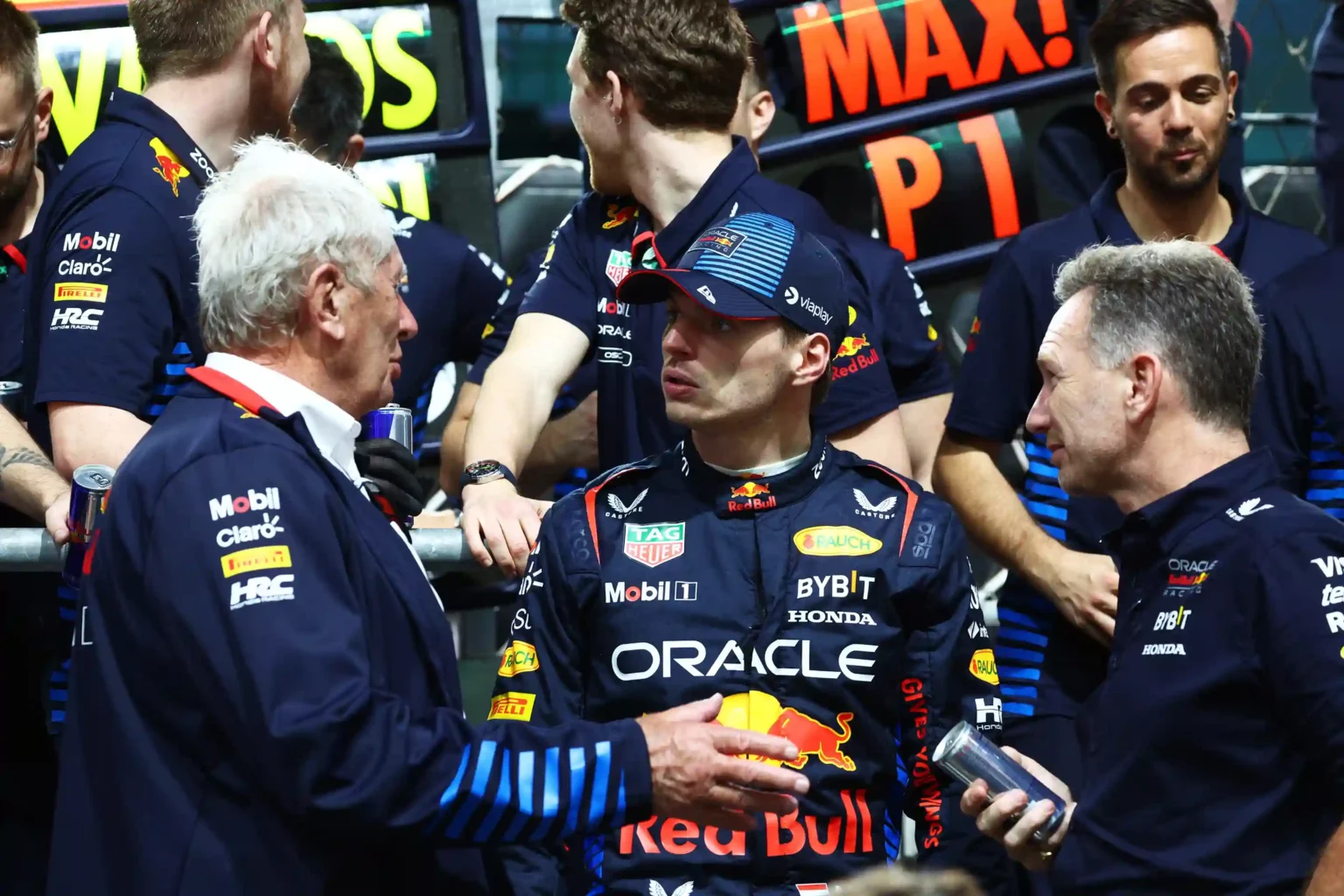 Red Bull, caso Horner: nuova indagine in arrivo? JEDDAH, SAUDI ARABIA - MARCH 09: Race winner Max Verstappen of the Netherlands and Oracle Red Bull Racing speaks with Oracle Red Bull Racing Team Principal Christian Horner and Oracle Red Bull Racing Team Consultant Dr Helmut Marko in parc ferme during the F1 Grand Prix of Saudi Arabia at Jeddah Corniche Circuit on March 09, 2024 in Jeddah, Saudi Arabia. (Photo by Clive Rose/Getty Images)