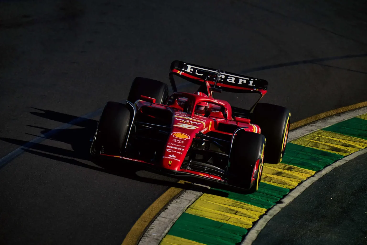 La ferrari di Leclerc durante le fp2 del gp di Australia