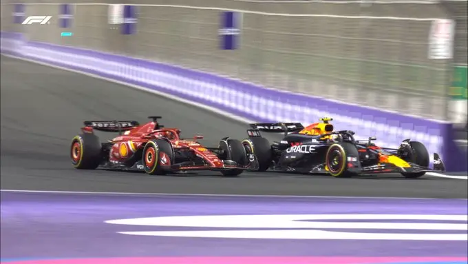 Leclerc in battaglia con Perez durante la gara del gp di Jeddah