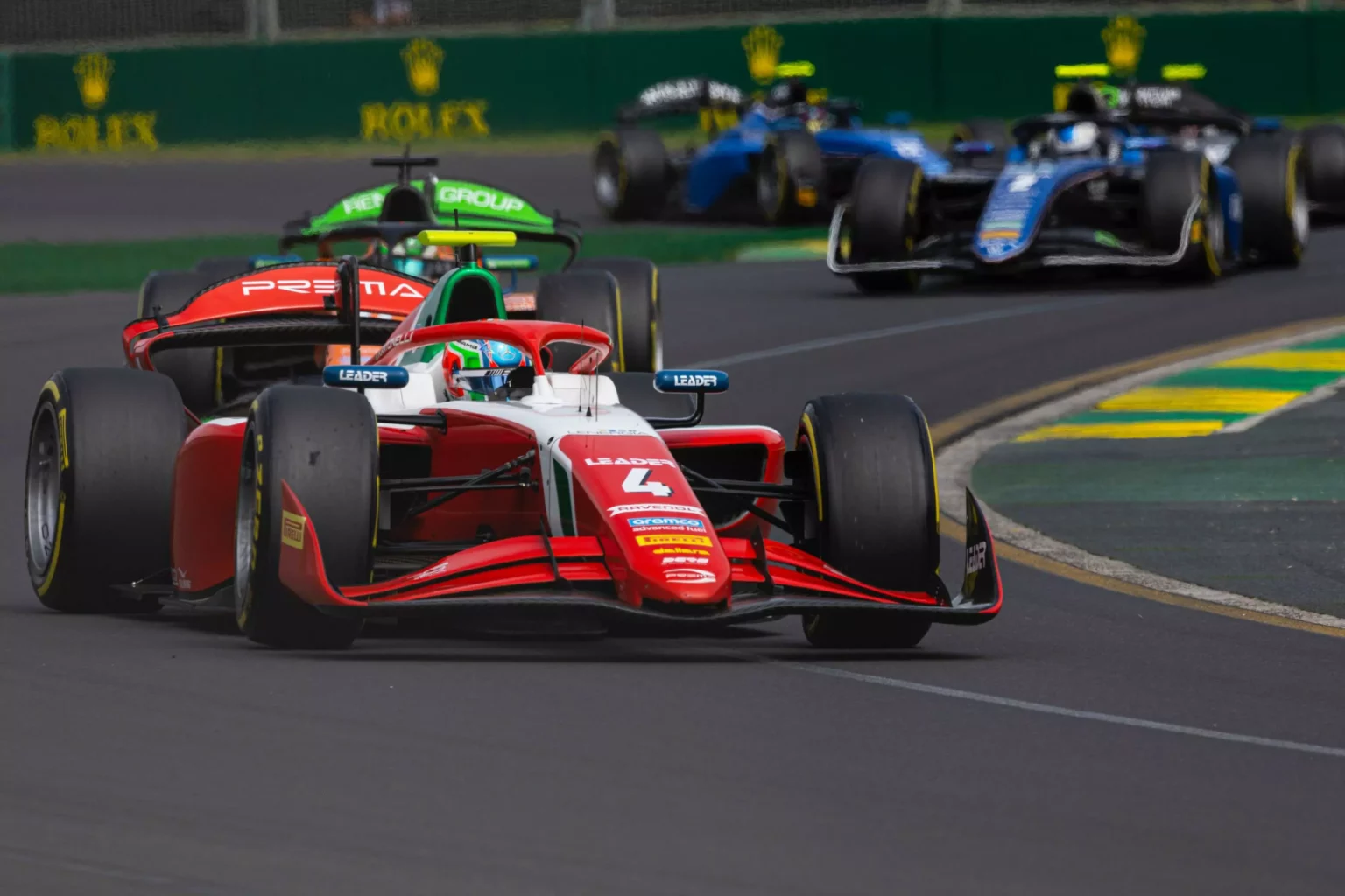 Antonelli in testa alla Feature Race in Australia dopo il sorpasso su Hauger