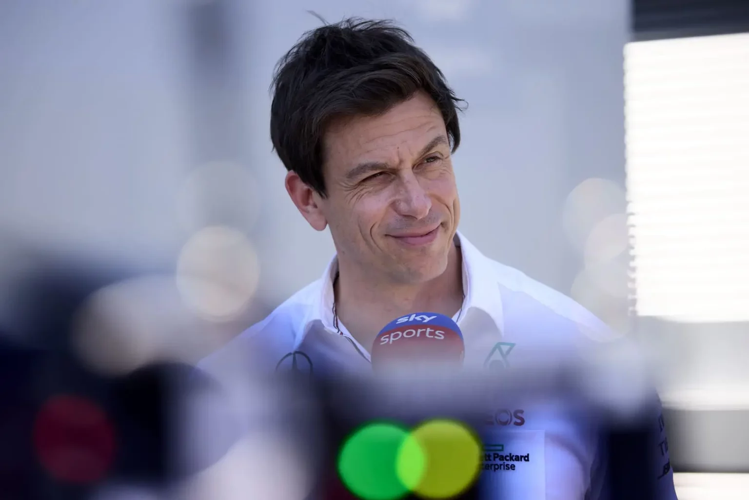 Toto Wolff coinvolto in un incidente ad Imola durante le riprese di Netflix Toto Wolff risponde a Sky dopo il Gran Primio