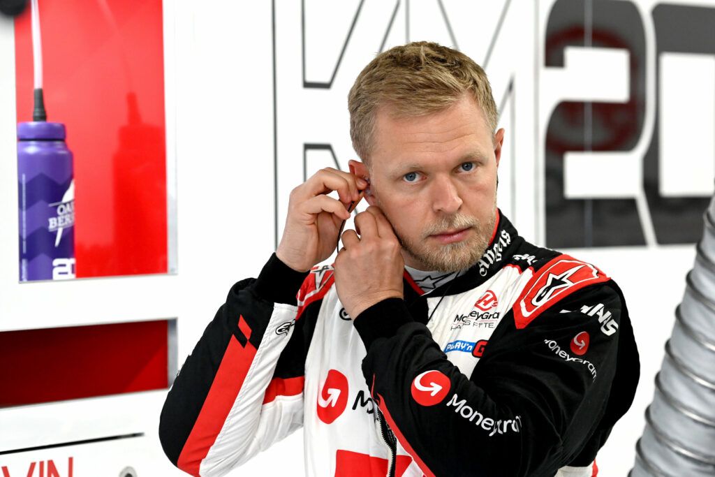 Magnussen si prepara prima del GP del Giappone. Haas lo premierà con aggiornamenti in Cina