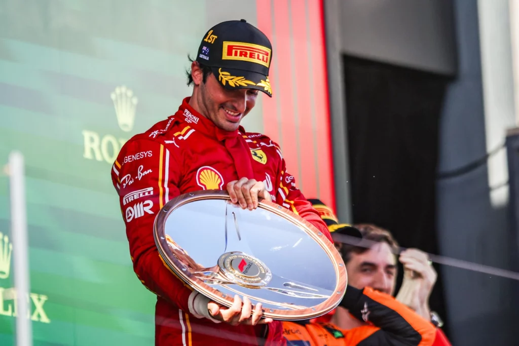 Sainz in Audi, lo spagnolo deve prendere una decisione imminente Sainz festeggia la vittoria in Australia