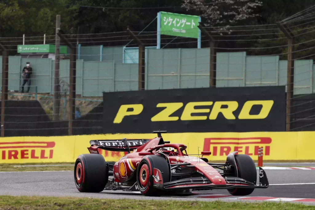 Charles Leclerc in pista durante le qualifiche del GP del Giappone