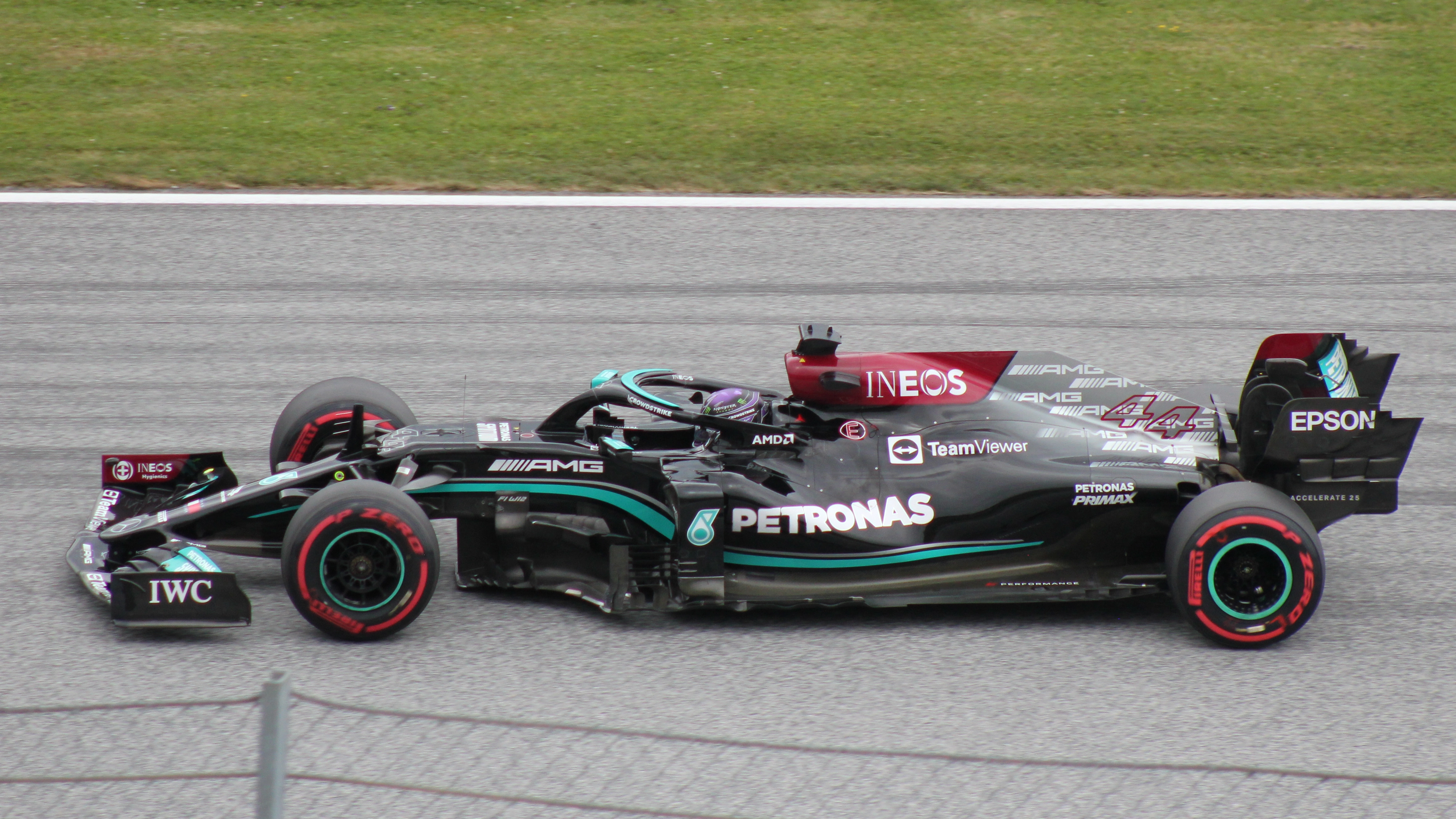 Lewis Hamilton a bordo della Mercedes W12 @wikipedia
