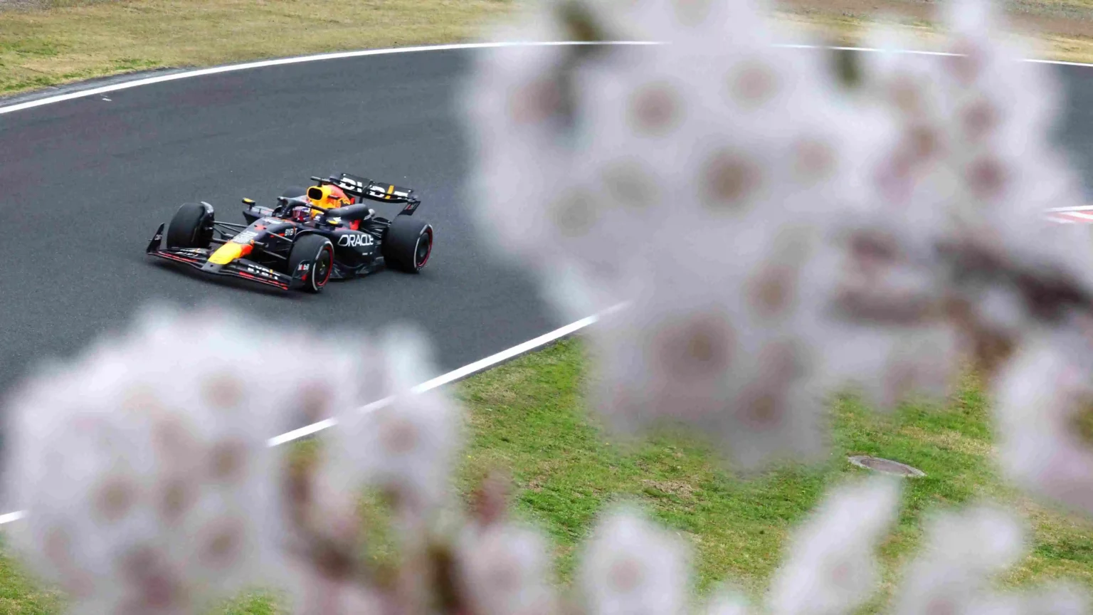 Max Verstappen in pista durante il weekend del Gran Premio del Giappone