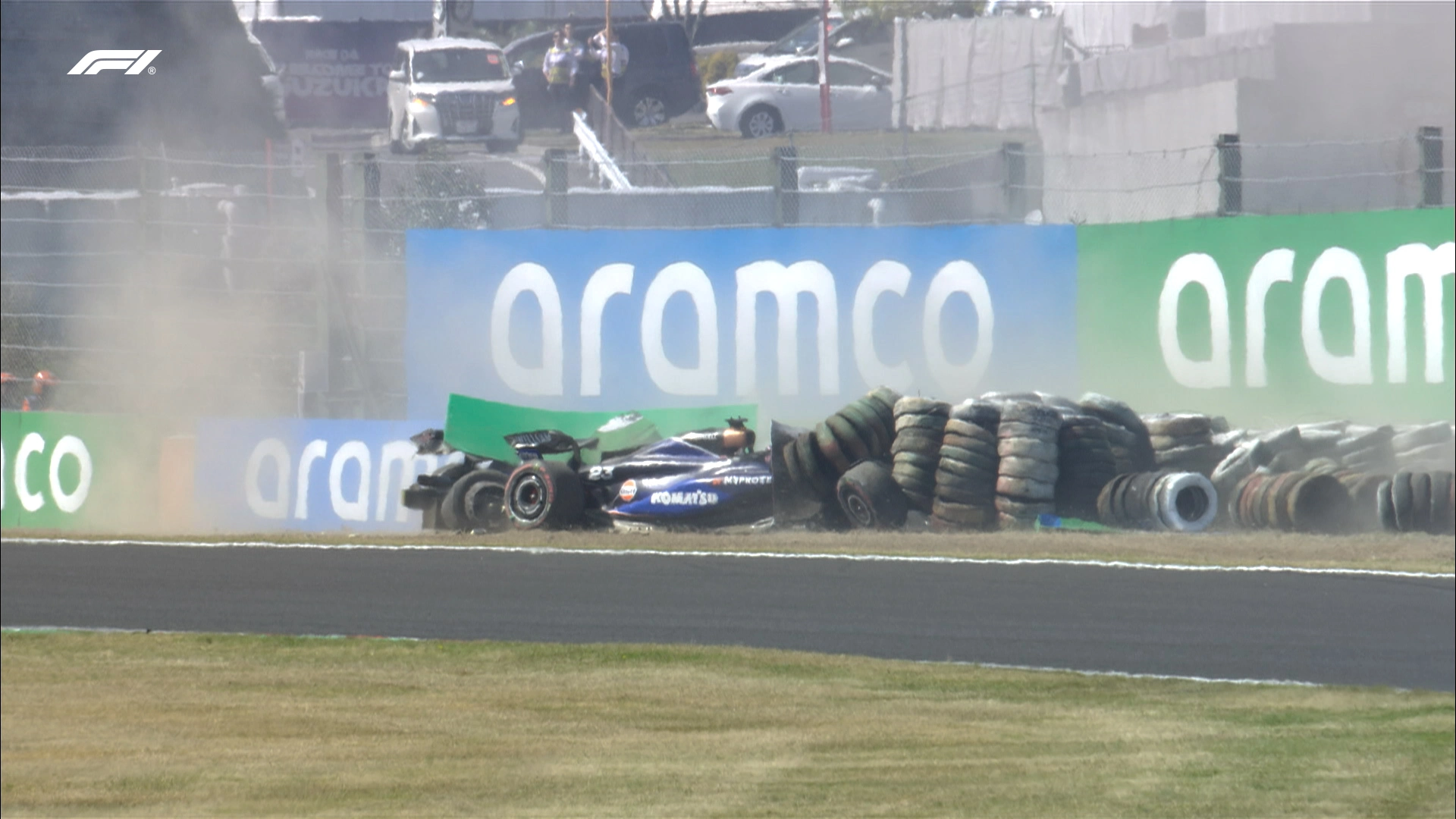L'incidente tra Albon e Ricciardo durante il primo giro del GP del Giappone