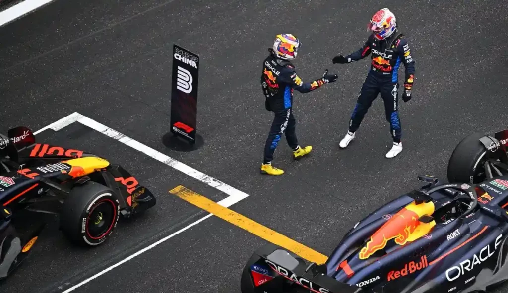 F1 GP Cina: gli ascolti del weekend Sprint su Sky e NOW Max Verstappen e Sergio Perez al termine del GP in Cina