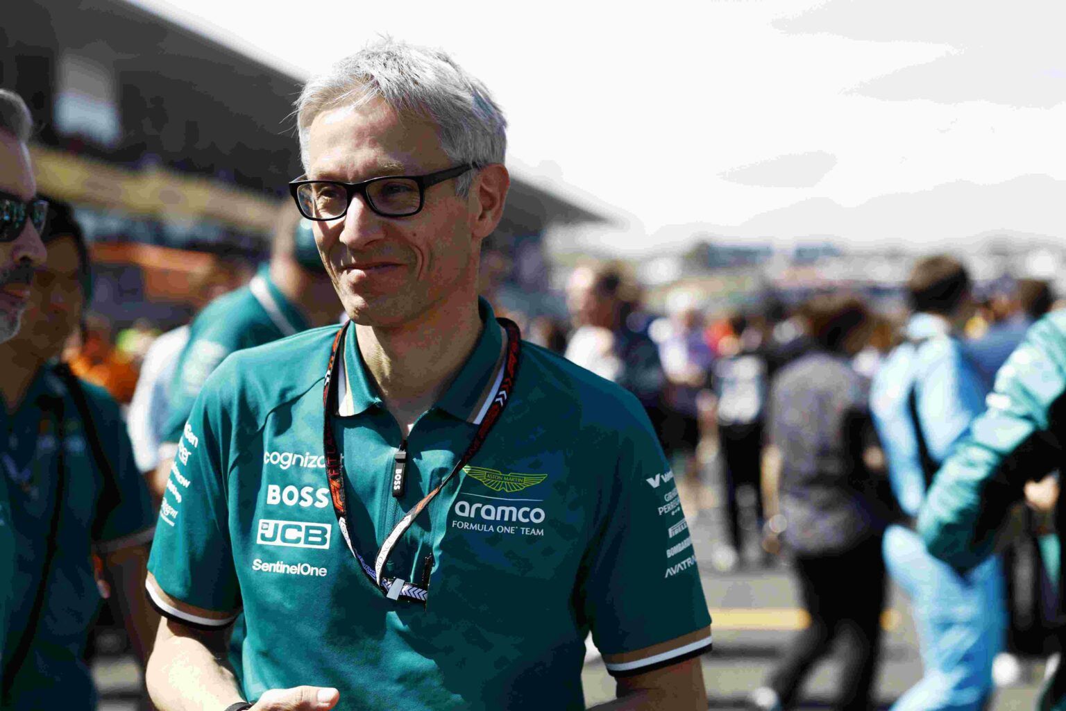 Krack attacca la FIA: “Troppe penalità. Dura pensare di finire la stagione” Il team principal Aston Martin Mike Krack in griglia priam del GP della Cina