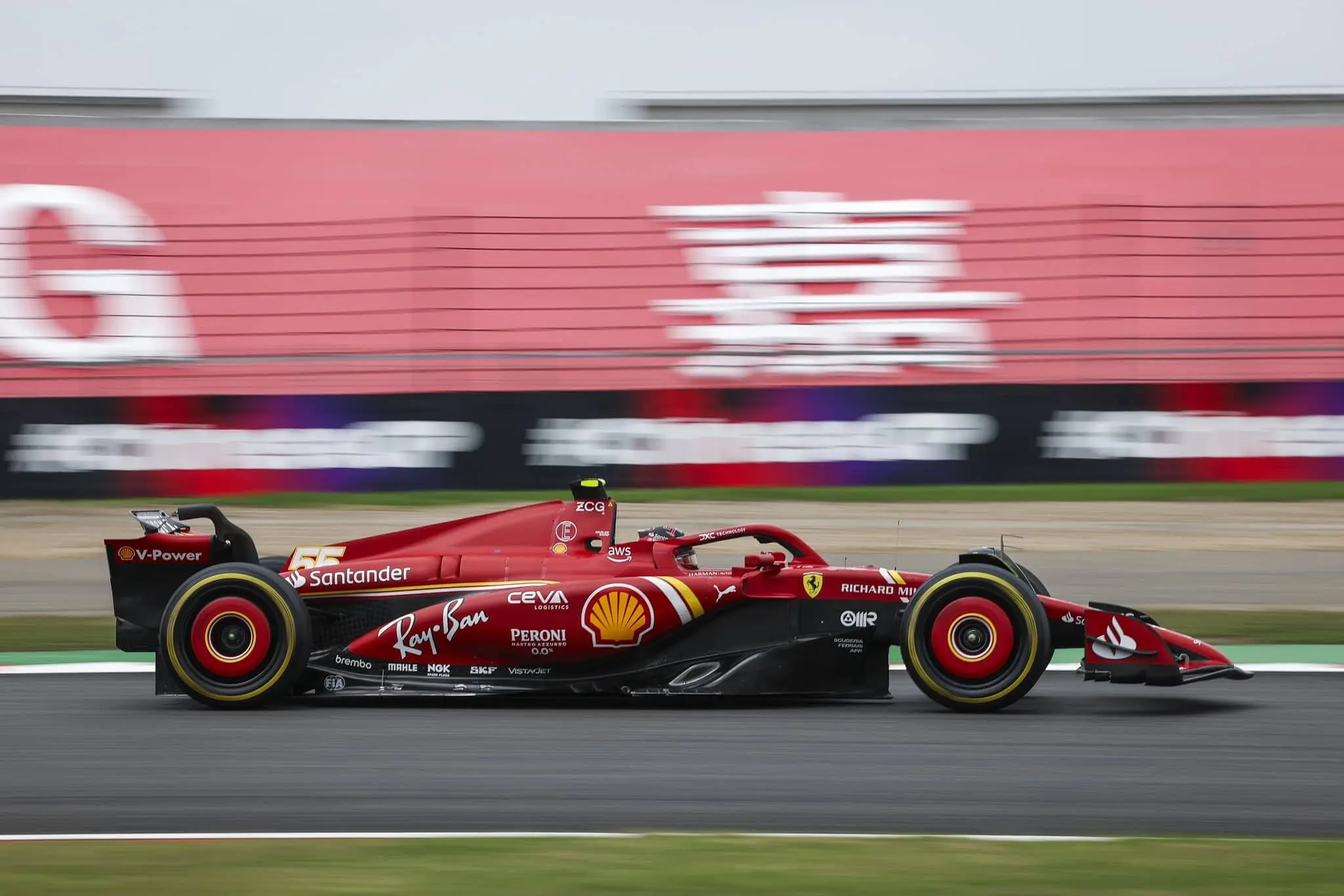Carlos Sainz in pista durante la Sprint in Cina