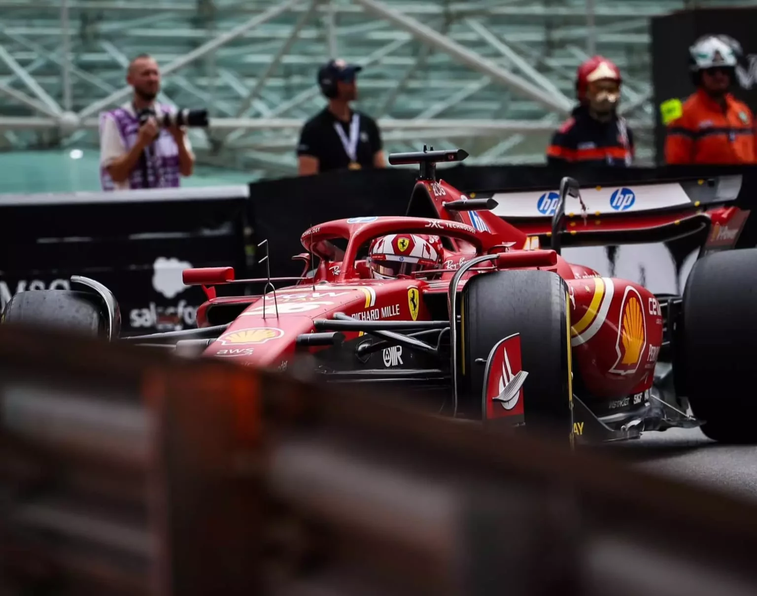 Charles Leclerc in pista durante le FP2 del GP di Monaco