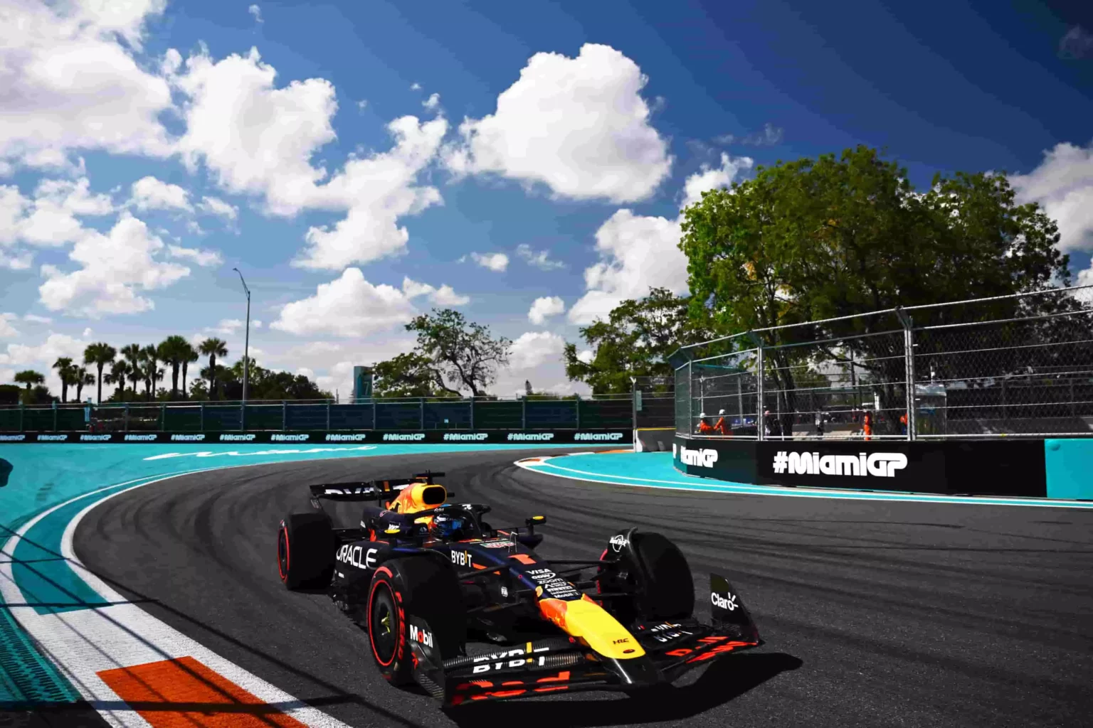 F1, Qualifiche GP Miami: super Verstappen, ma Ferrari c’è Max Verstappen in pista durante le qualifiche del GP di Miami