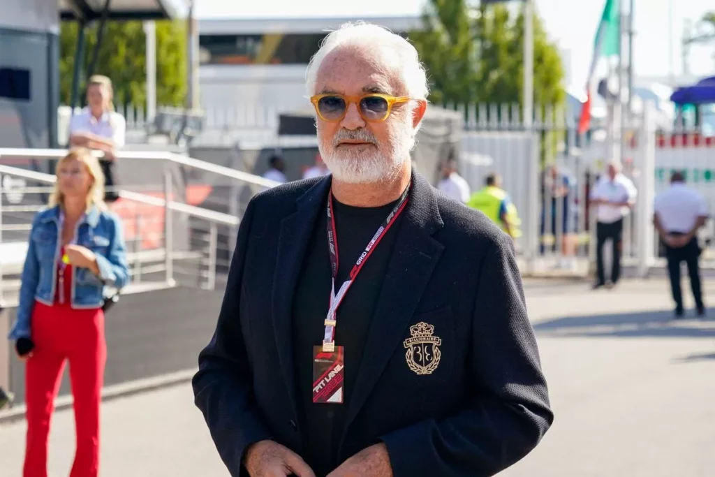 F1 | Briatore: «Abbiamo cercato Carlos Sainz, ma troppo presto» Flavio Briatore all'interno del paddock di Formula 1