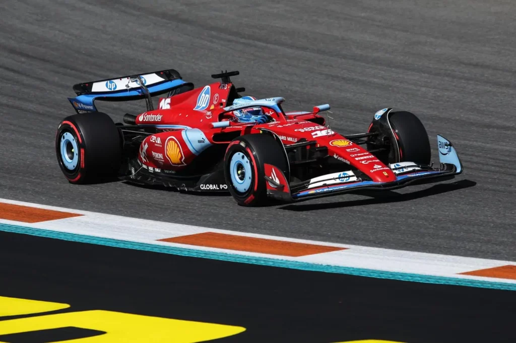 Charles Leclerc sulla sua Sf-24 a Miami