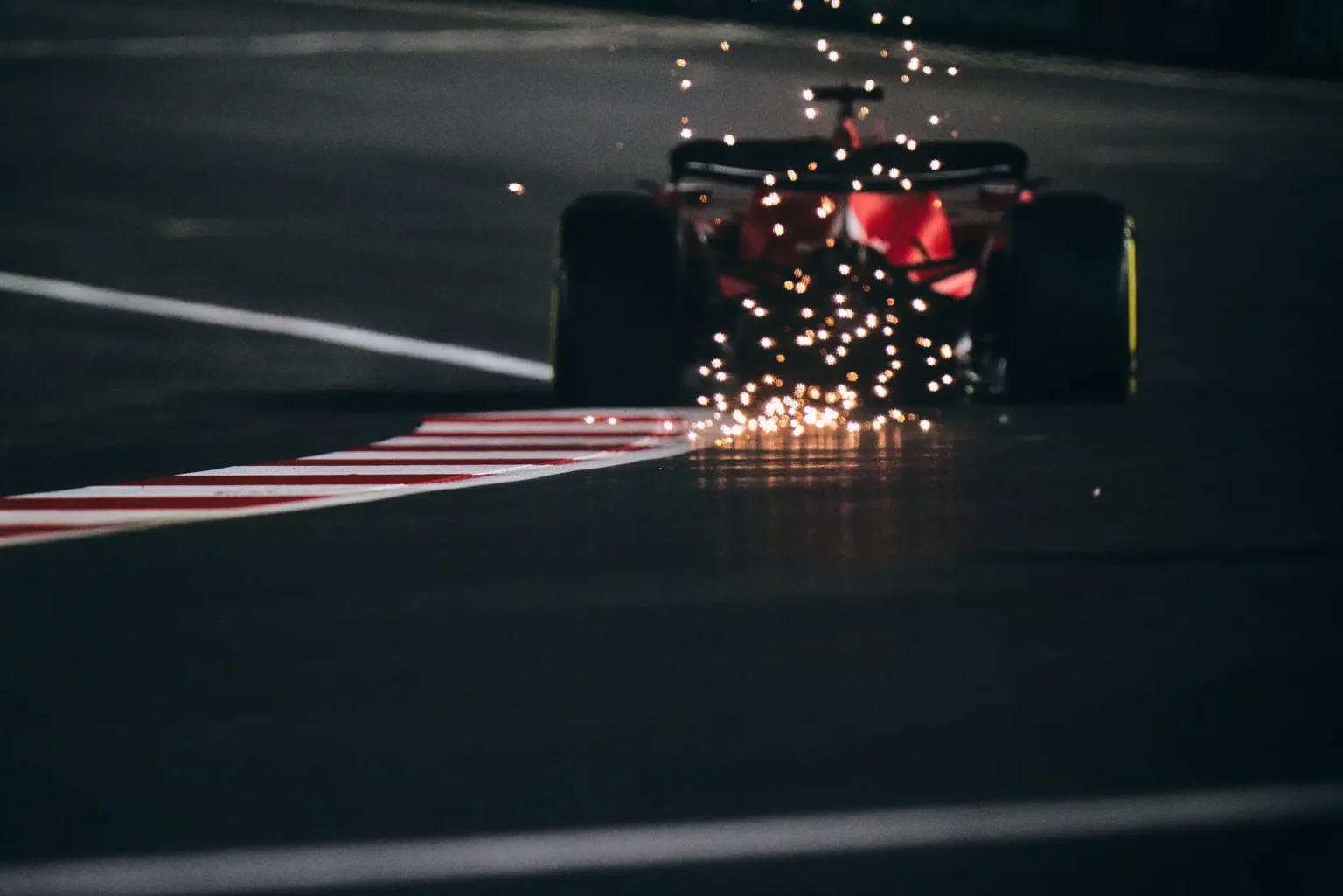 Leclerc in pista a Las Vegas