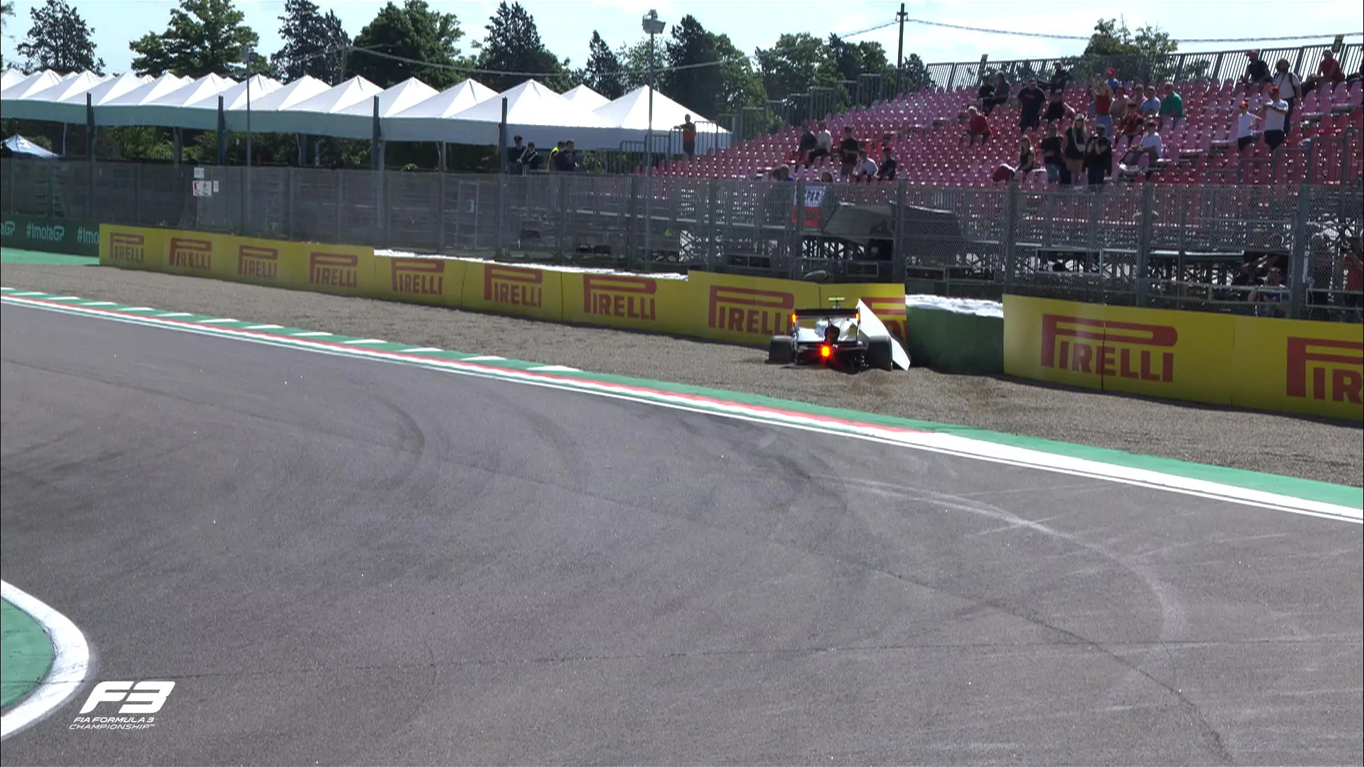 Sebastian Montoya nelle barriere durante le Prove libere di f3 al Gp di Imola