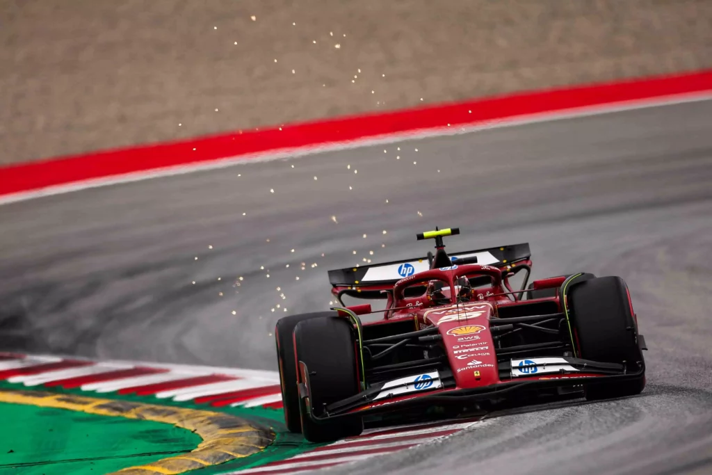 Carlos Sainz in pista durante le qualifiche del GP di Spagna