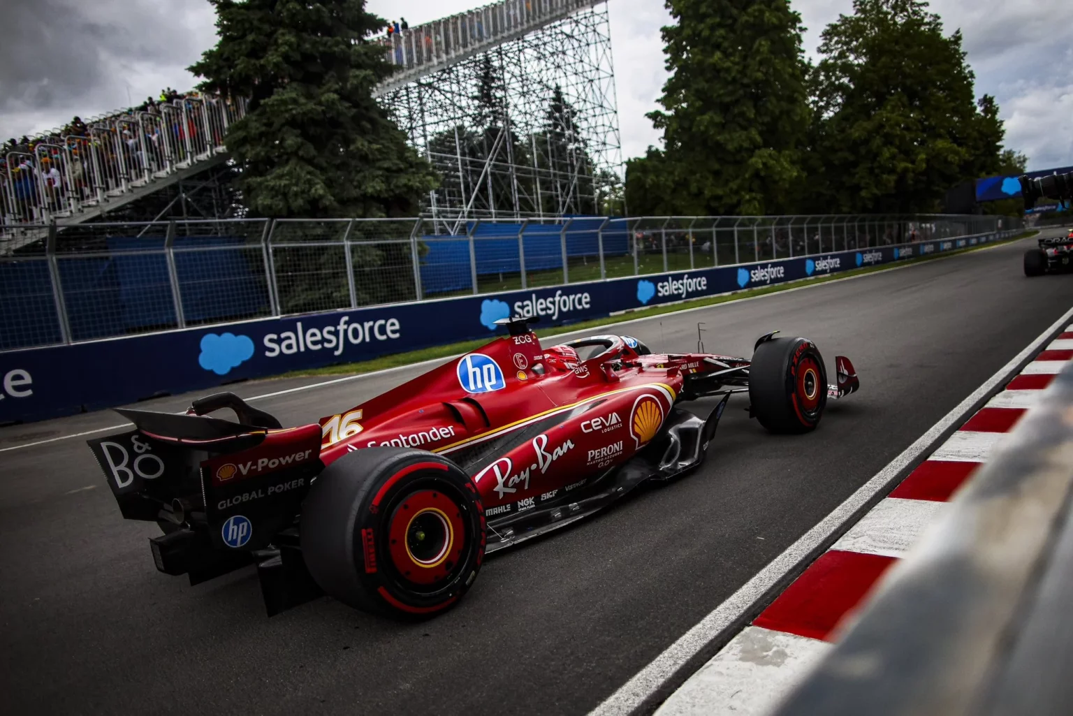 Leclerc in azione durante le qualifiche in Canada