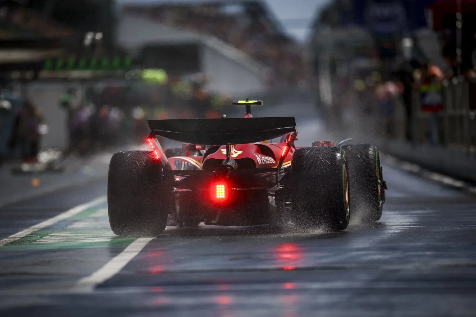 Regolamento F1 2026: addio ai canali Venturi e aerodinamica rivoluzionata Ferrari scende in pista durante le Prove Libere 1 in Canada | @ScuderiaFerrariHP