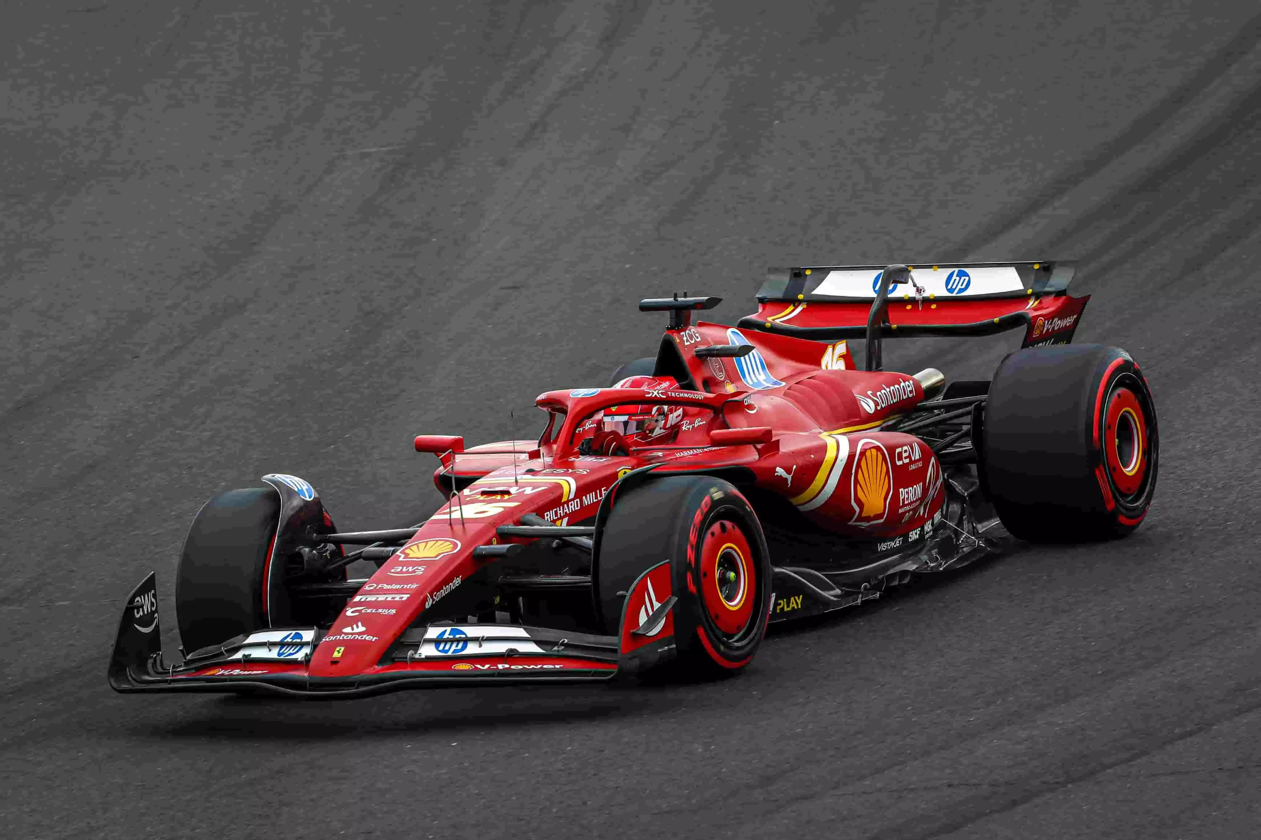 Charles Leclerc in pista durante le FP3 in Ungheria