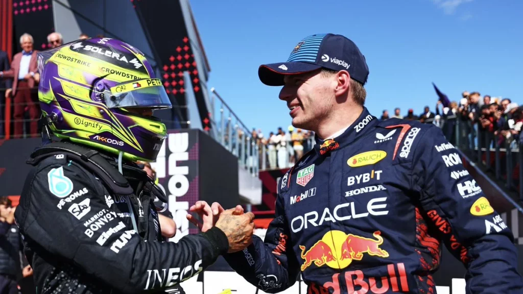 Max Verstappen e Lewis Hamilton GP Silverstone