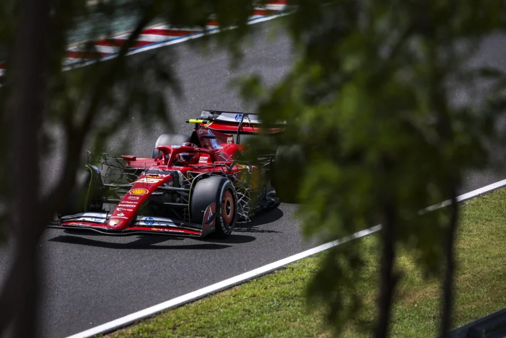 Sainz in azione durante le FP1 del GP di Ungheria