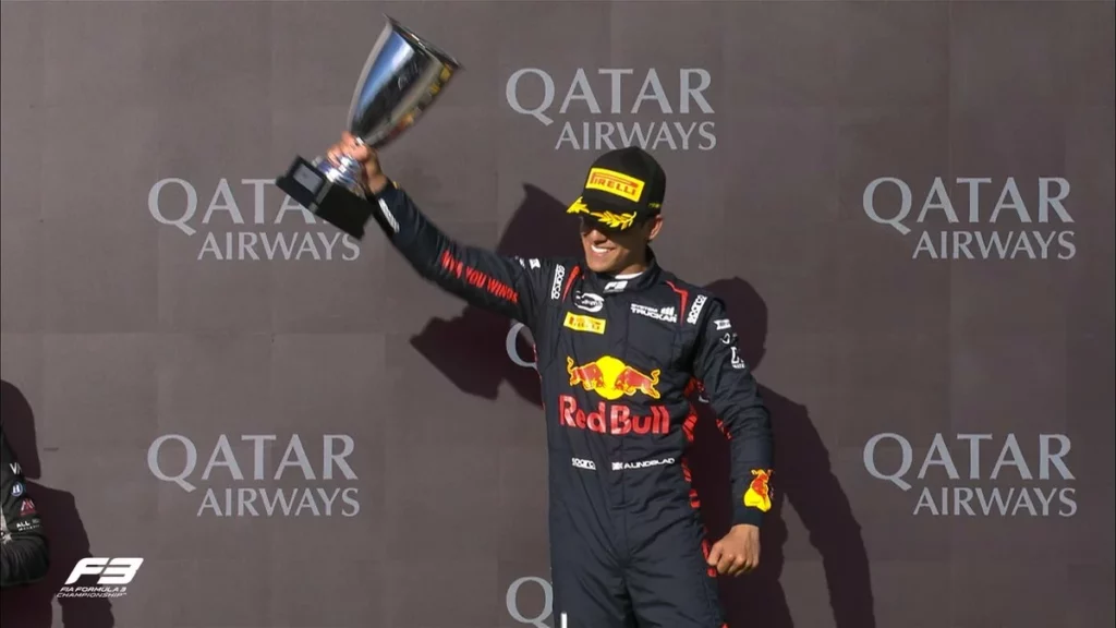 F3 | GP Silverstone, Sprint Race: Lindblad vince a casa sua Lindblad sul podio della Sprint Race di F3 del GP di Silverstone