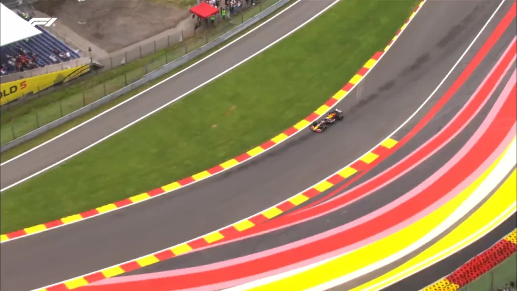 Max Verstappen in pista durante le FP2 del GP del Belgio