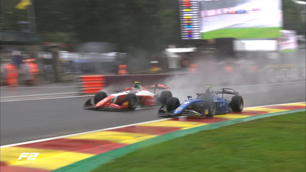 Antonelli supera Colapinto All’interno di EAU Rouge durante la Sprint Race di F2 del GP del Belgio