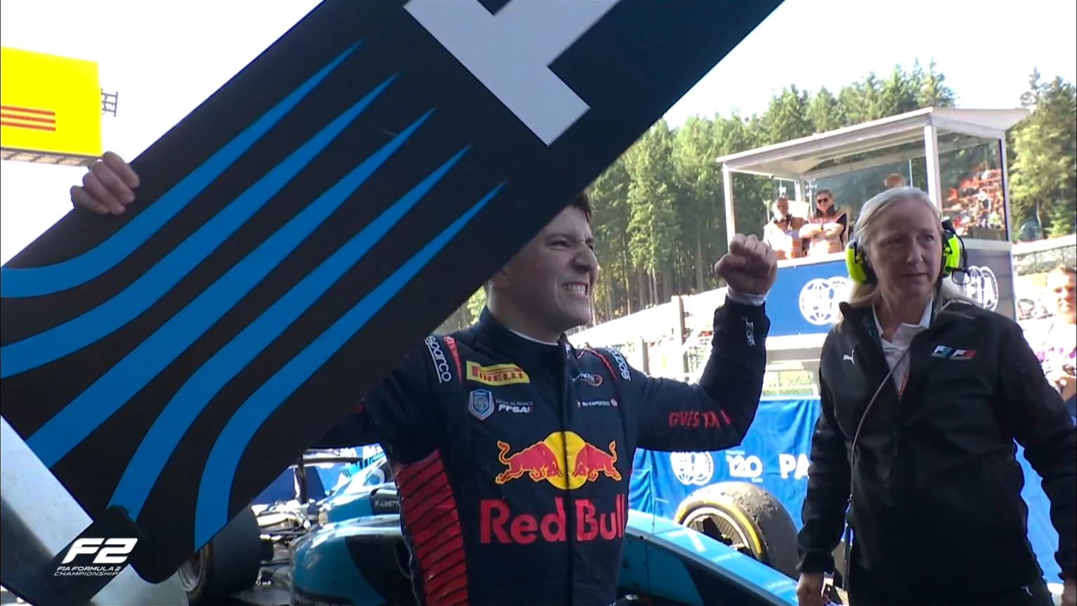 Isack Hadjar vince la Feature Race di F2 in Belgio