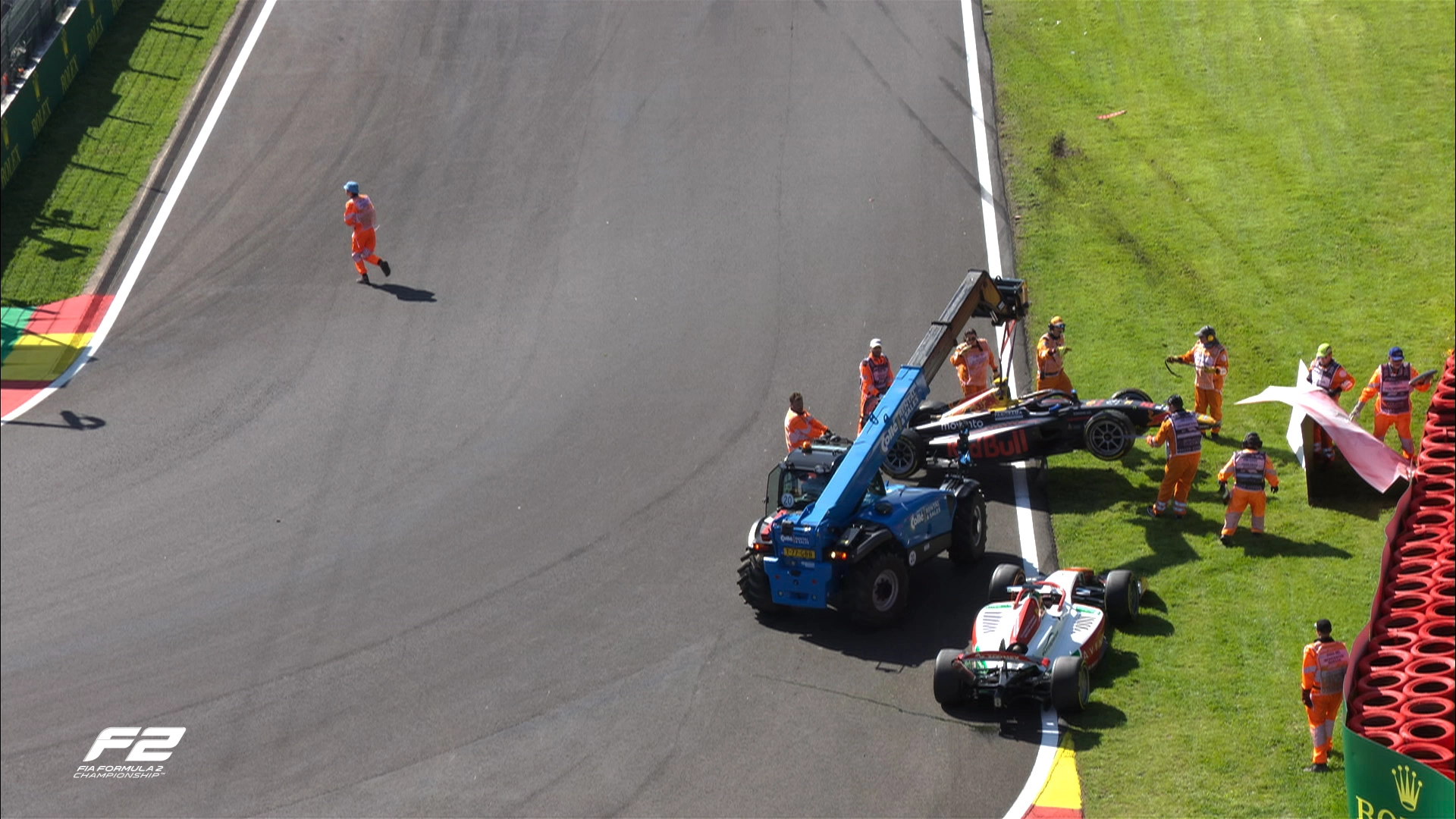 Incidente a curva 1 tra Bearman e Martì nella Feature Race di F2 del GP del Belgio