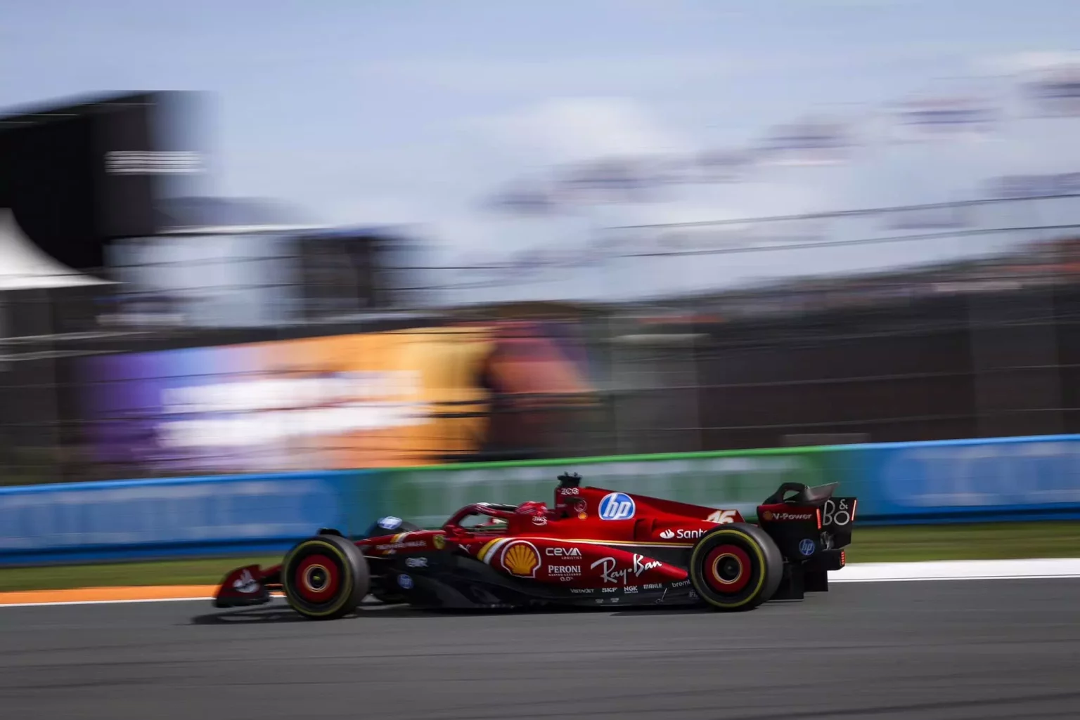 Leclerc in pista per le FP2 del GP d'Olanda