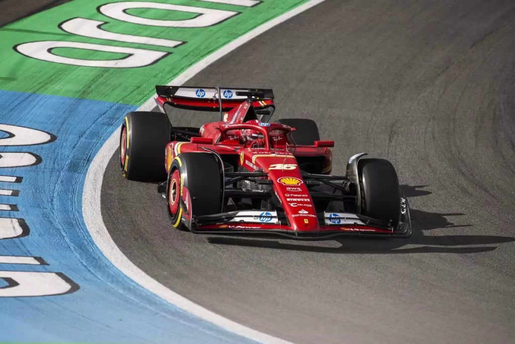 Charles Leclerc in pista durante la gara del GP d'Olanda