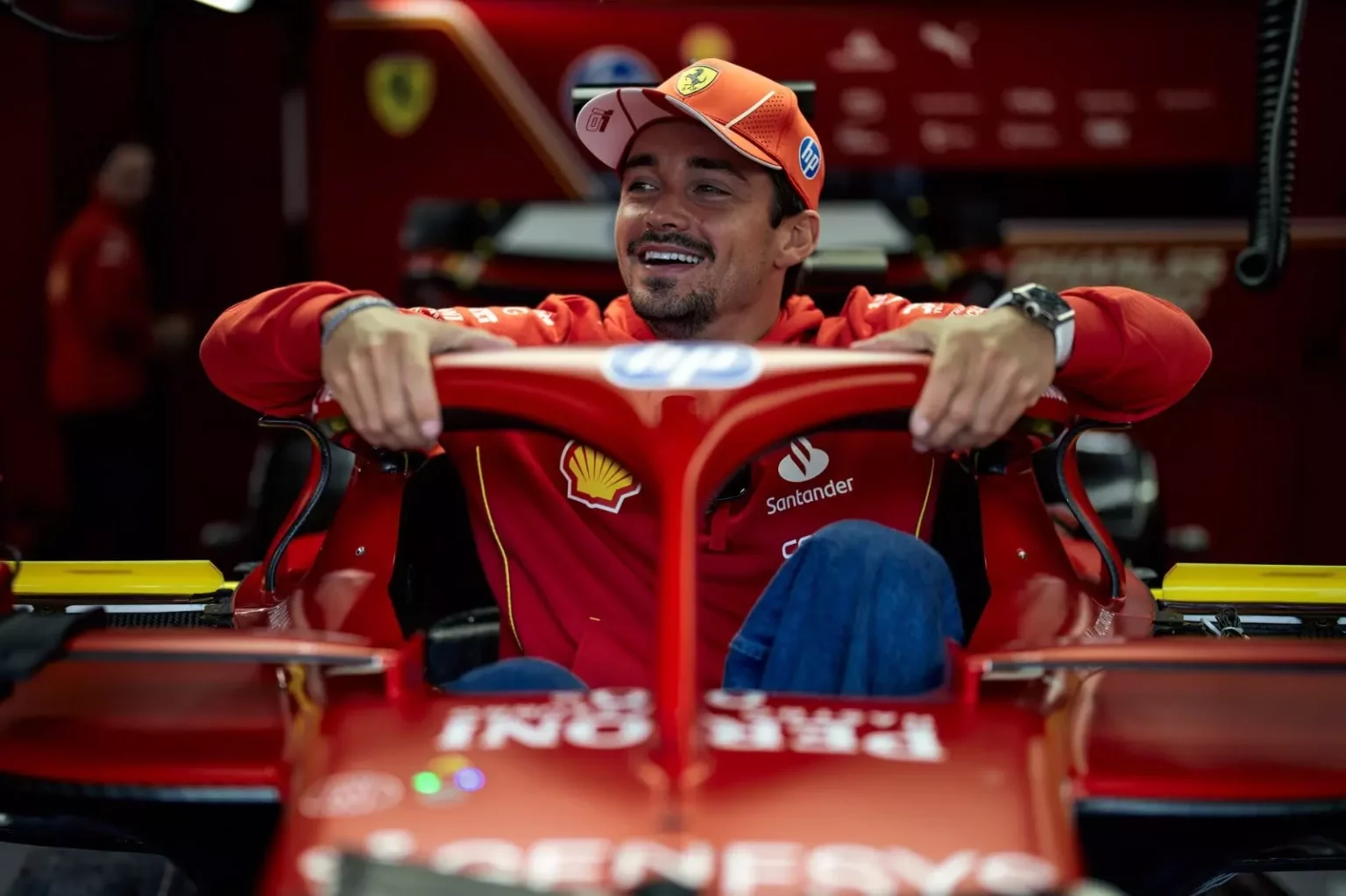 Leclerc dopo le FP2 del GP d’Olanda: “Dobbiamo lavorare tanto” Charles Leclerc ai box prima dell'inizio delle FP2 del GP d'Olanda