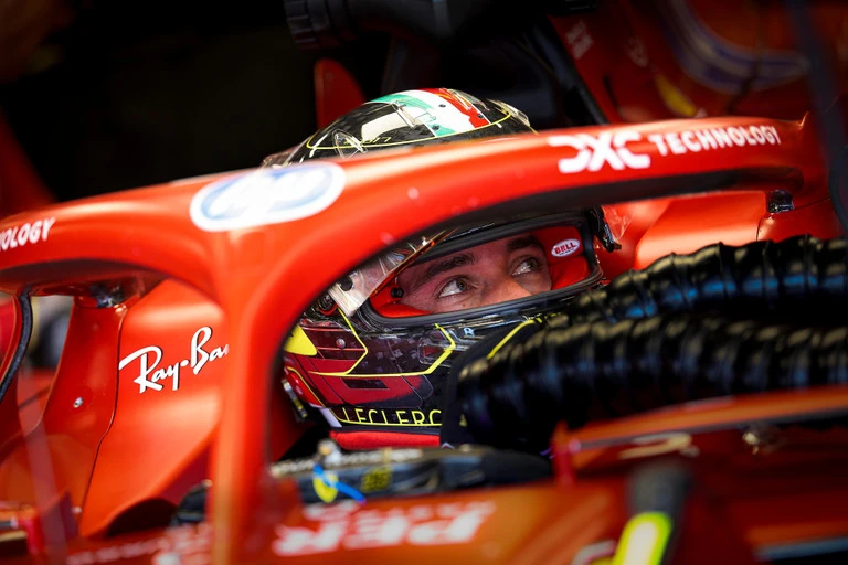 Leclerc in macchina durante il venerdì di prove libere a Monza